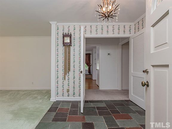5th image of 703 S Crescent Dr