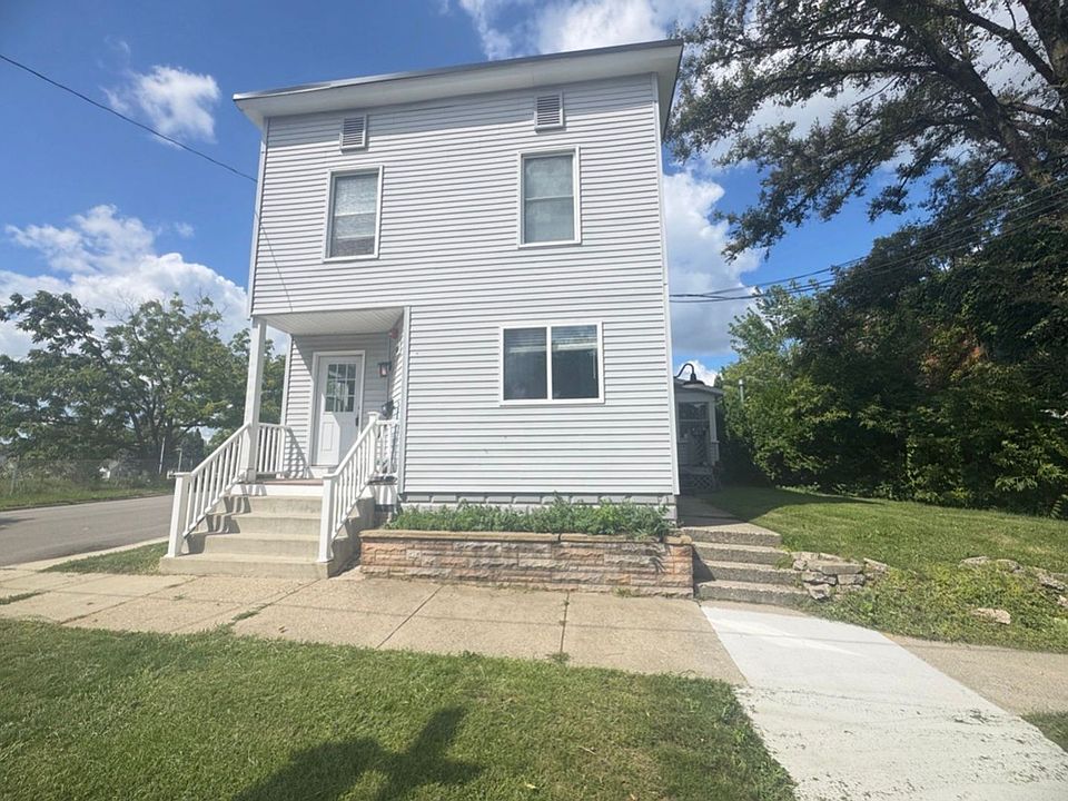 1st image of 601-603 Emerald Ave NE