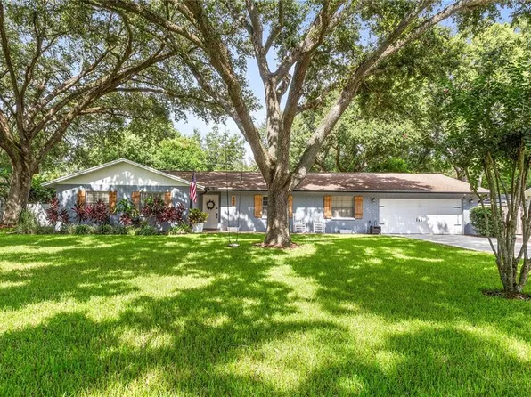 510 Royal Greens Dr, Temple Terrace, FL 33617