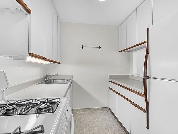 3rd image of 40 E 94th St APT 4M