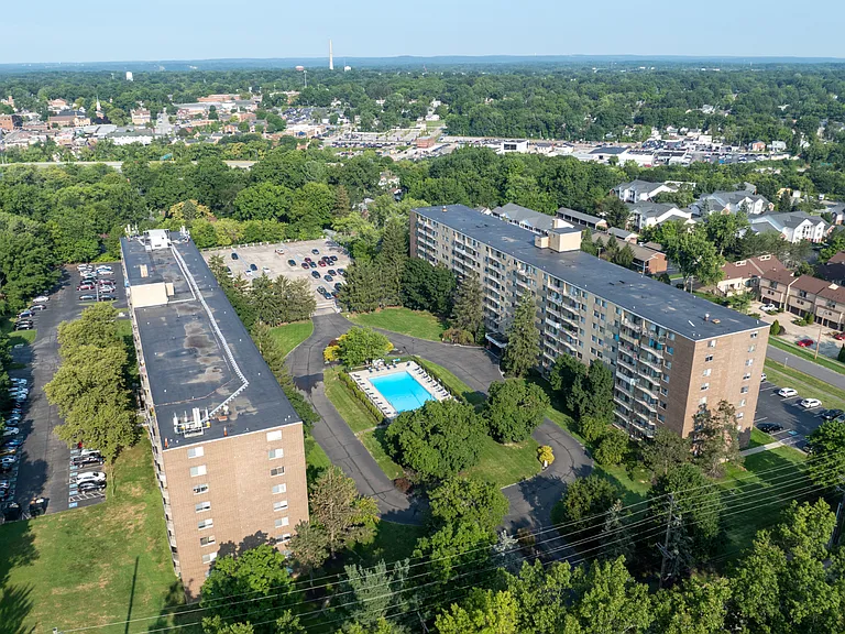 Portage Towers Apartments — Photo 20