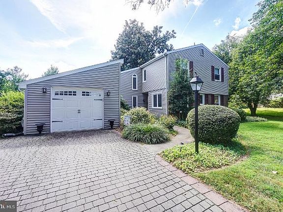 3rd image of 6716 Heatherford Ct