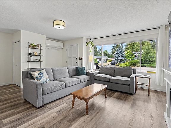 3rd image of 1712 Robin Hill Dr