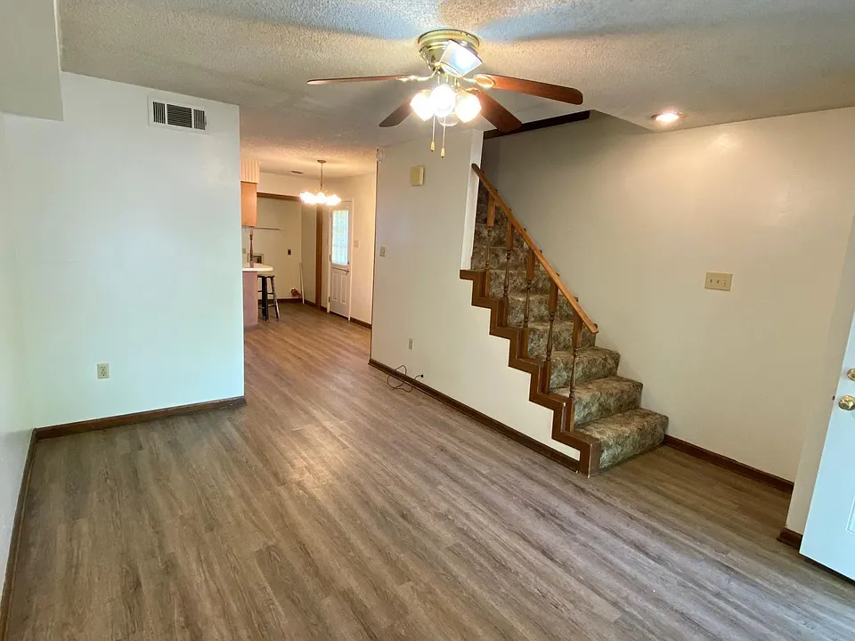 1207 Summer Cir #B