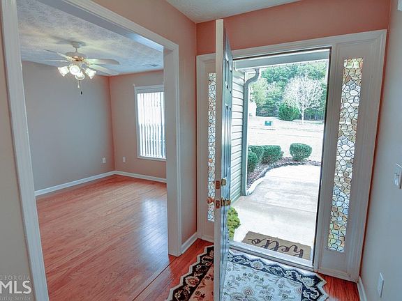 3rd image of 662 Stonecrest Dr
