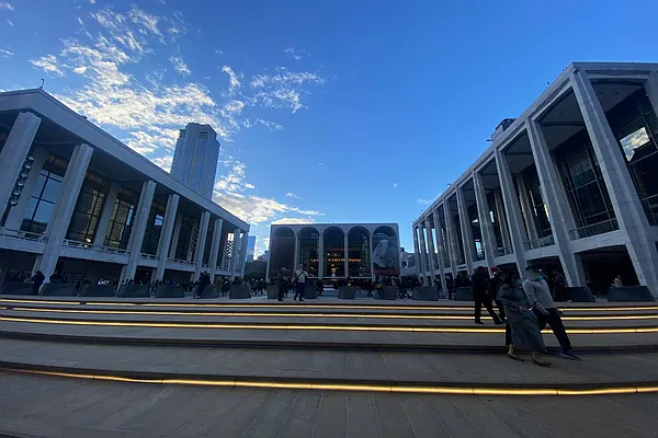 Rented by Douglas Elliman | media 35