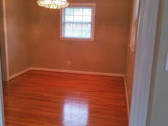 Dining room - Open to Kitchen and Livingroom