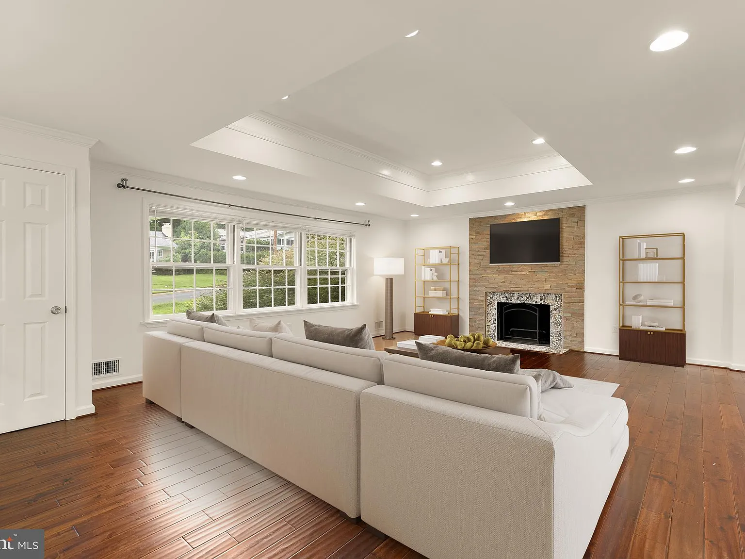 5 bed, 3008 sqft, $5,750 — Photo 4