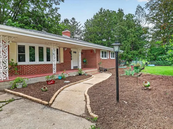 726 Rockshire Dr, Janesville, WI 53546