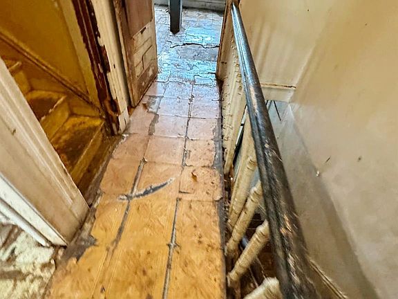 5th image of 1327 Clay Avenue