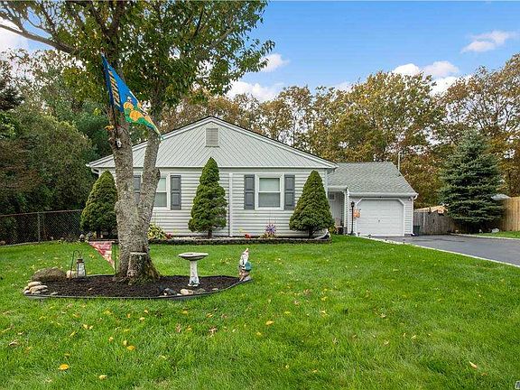 2nd image of 525 Sleepy Hollow Dr