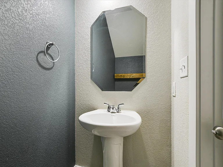 5826 Aviano Rd — Photo 24