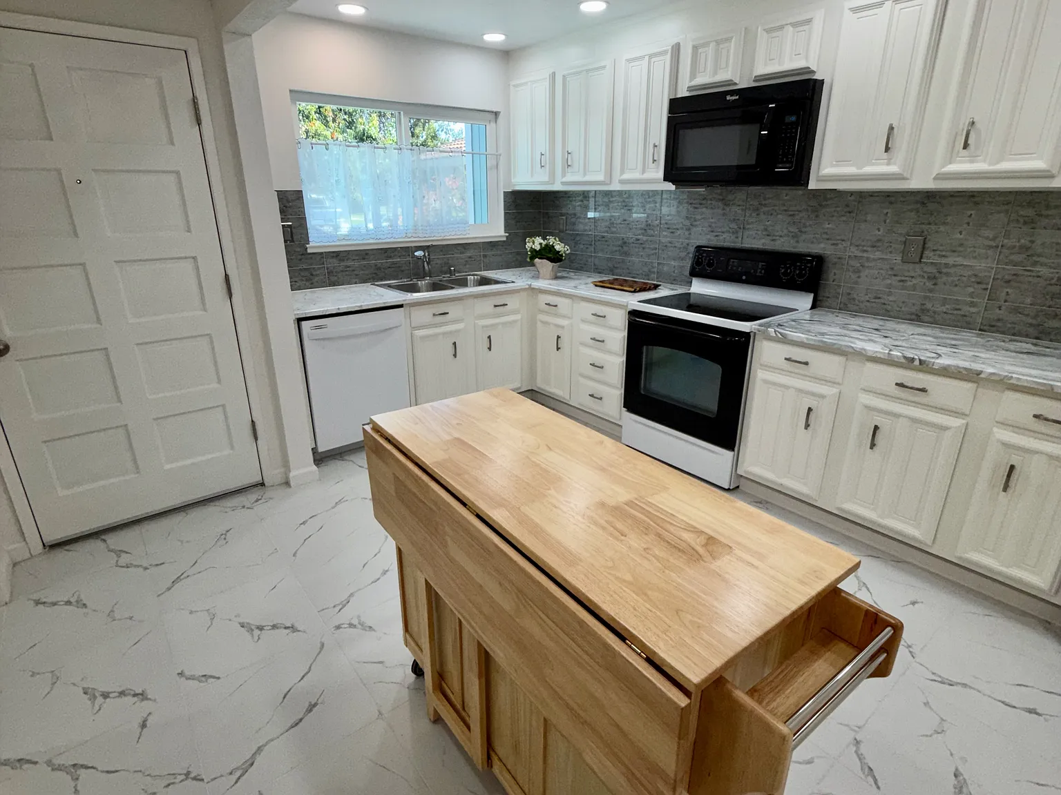 2 bed, 1484 sqft, $2,500 — Photo 3
