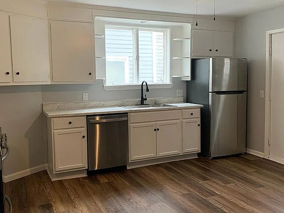 2nd image of 243 Niagara St #1