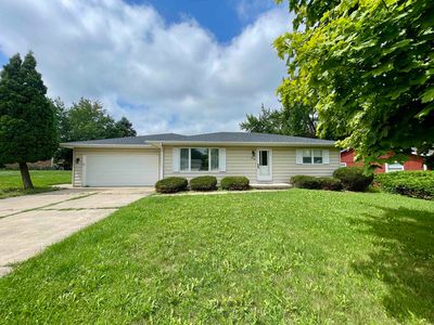 215 Hickory Dr, Lena, IL, 61048