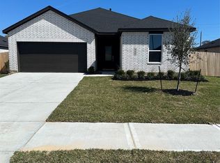 511 Robin St, Angleton, TX 77515