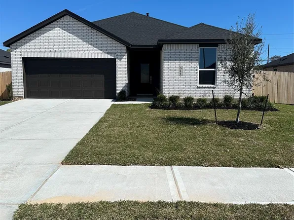 511 Robin St, Angleton, TX 77515