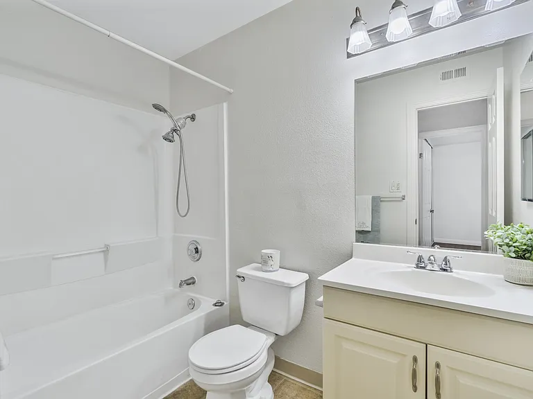 7614 Parkway Dr #1E — Photo 8