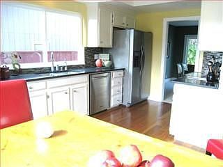 3rd image of 2040 Bordeaux Ln