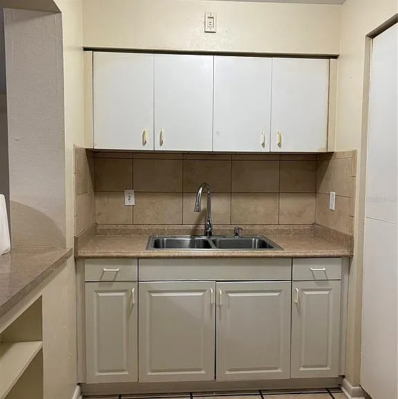 4119 W La Salle St — Photo 10