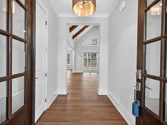 2nd image of 1020 Oak Valley Rd