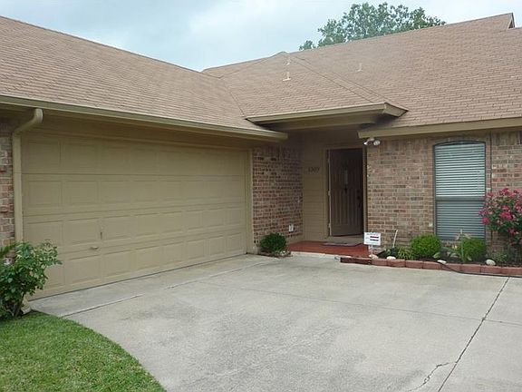4th image of 1309 Lakeshore Dr
