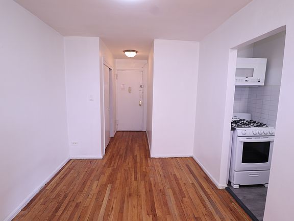 3rd image of 143-45 Sanford Ave #501