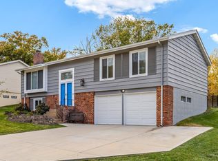 915 La Bonne Pkwy, Ballwin, MO