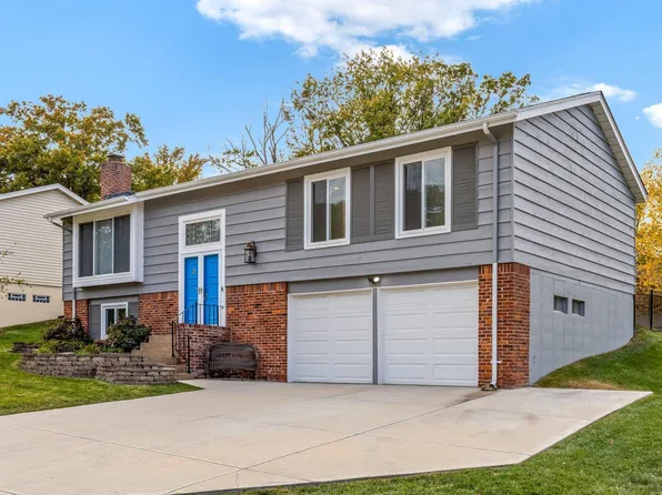 915 La Bonne Pkwy, Ballwin, MO 63021