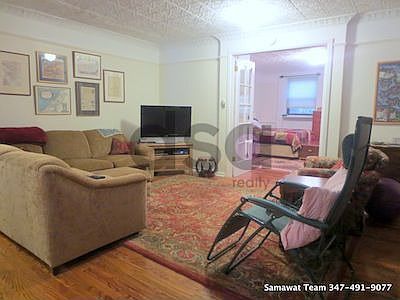 2nd image of 561 Henry St APT 1