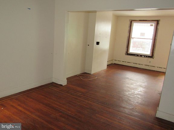 5th image of 3853 N Franklin St