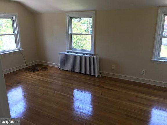 3rd image of 400 2nd Ave