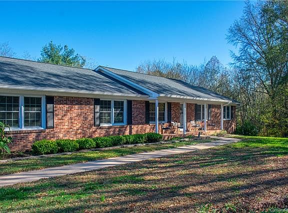 4th image of 3039 Longwood Dr