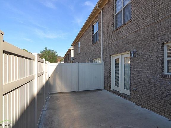 5th image of 1052 Chaney Place Dr