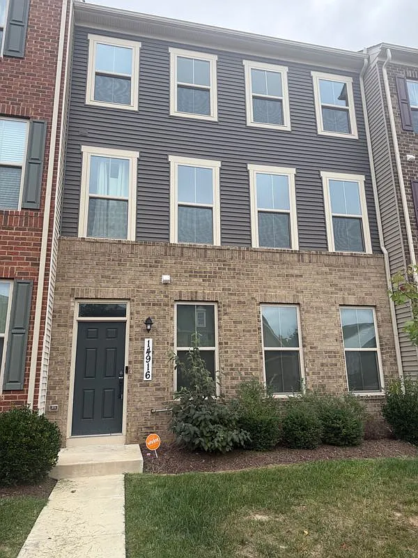 3 bed, 3.5 bath, 2700 sqft, $3,550 — Photo 1