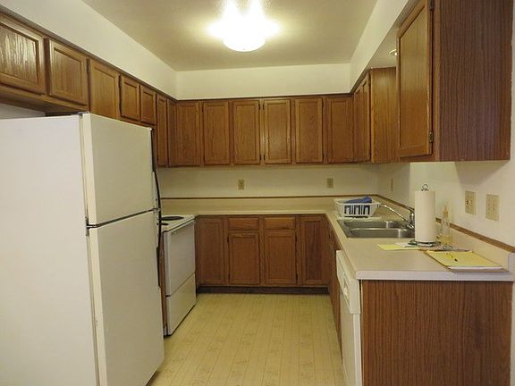 2nd image of 202 W Hayden St