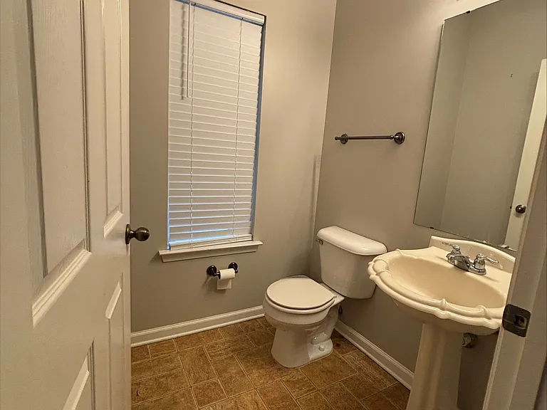 200 Keel Ave — Photo 4