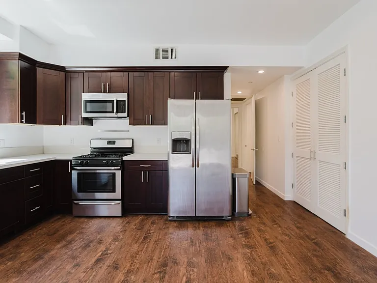 13551 Burbank Blvd #1 — Photo 11