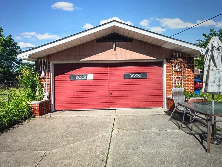 24201 Curie St — Photo 9