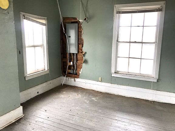 5th image of 16829 Oak St
