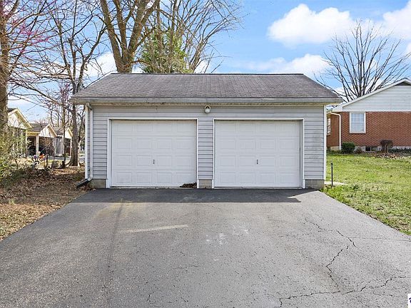 4th image of 806 Rosecrest Ave