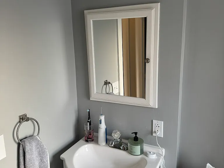 1548 Winton Ave — Photo 12