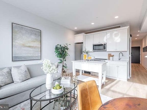 4th image of 141 West #301