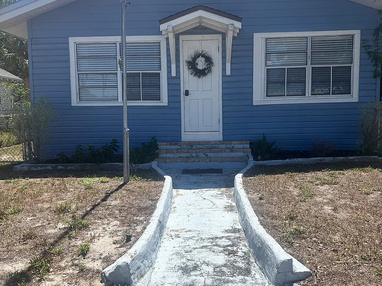 602 N Grosse Ave — Photo 1