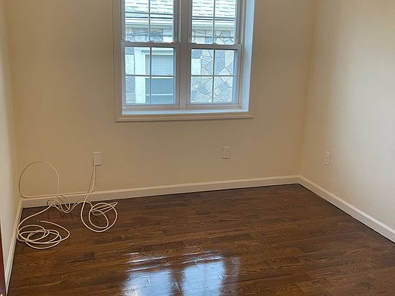 2nd image of 2723 Hering Ave