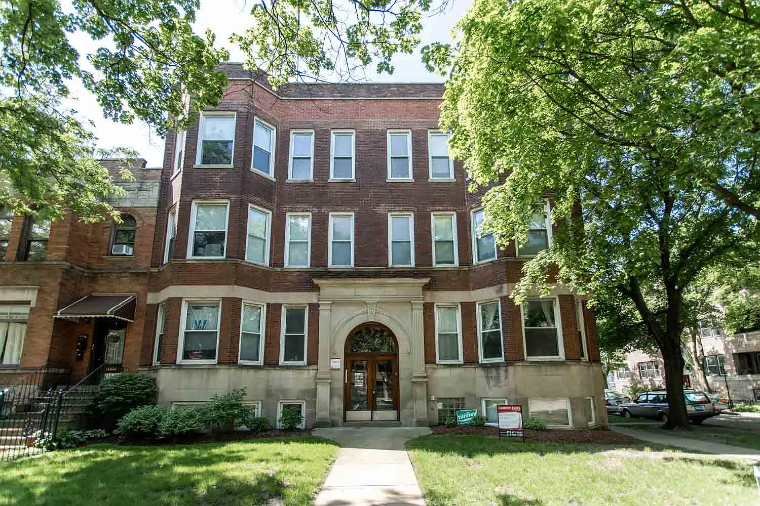 1523-5 Addison — Photo 2