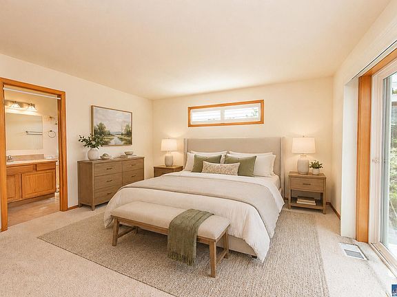 4th image of 315 Dungeness Greens Way