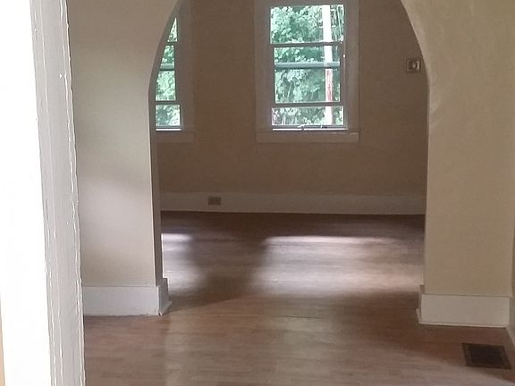 4th image of 40 Herrick St