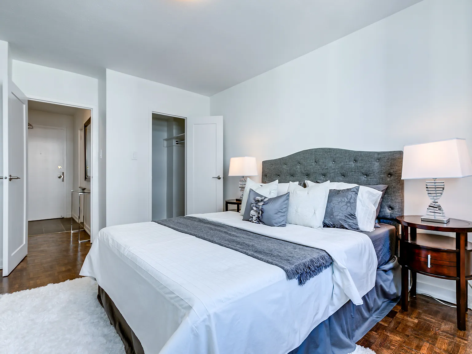 2335 Lake Shore Blvd West — Photo 4