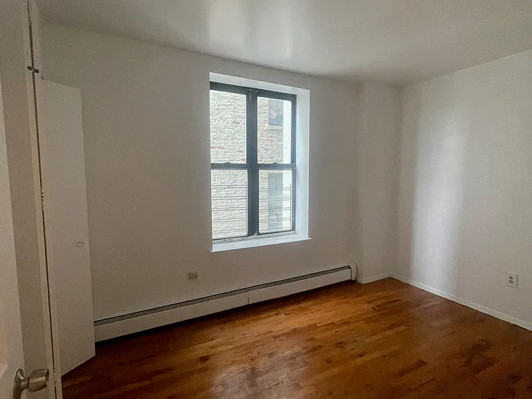 1358 Sheridan Ave #4 — Photo 2